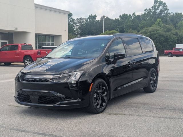 New 2027 Chrysler Pacifica Limited FWD image 7