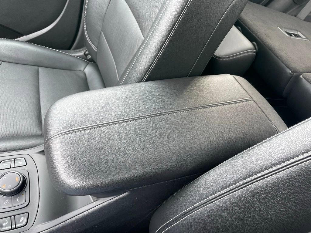 Used 2023 GMC Terrain SLT image 48