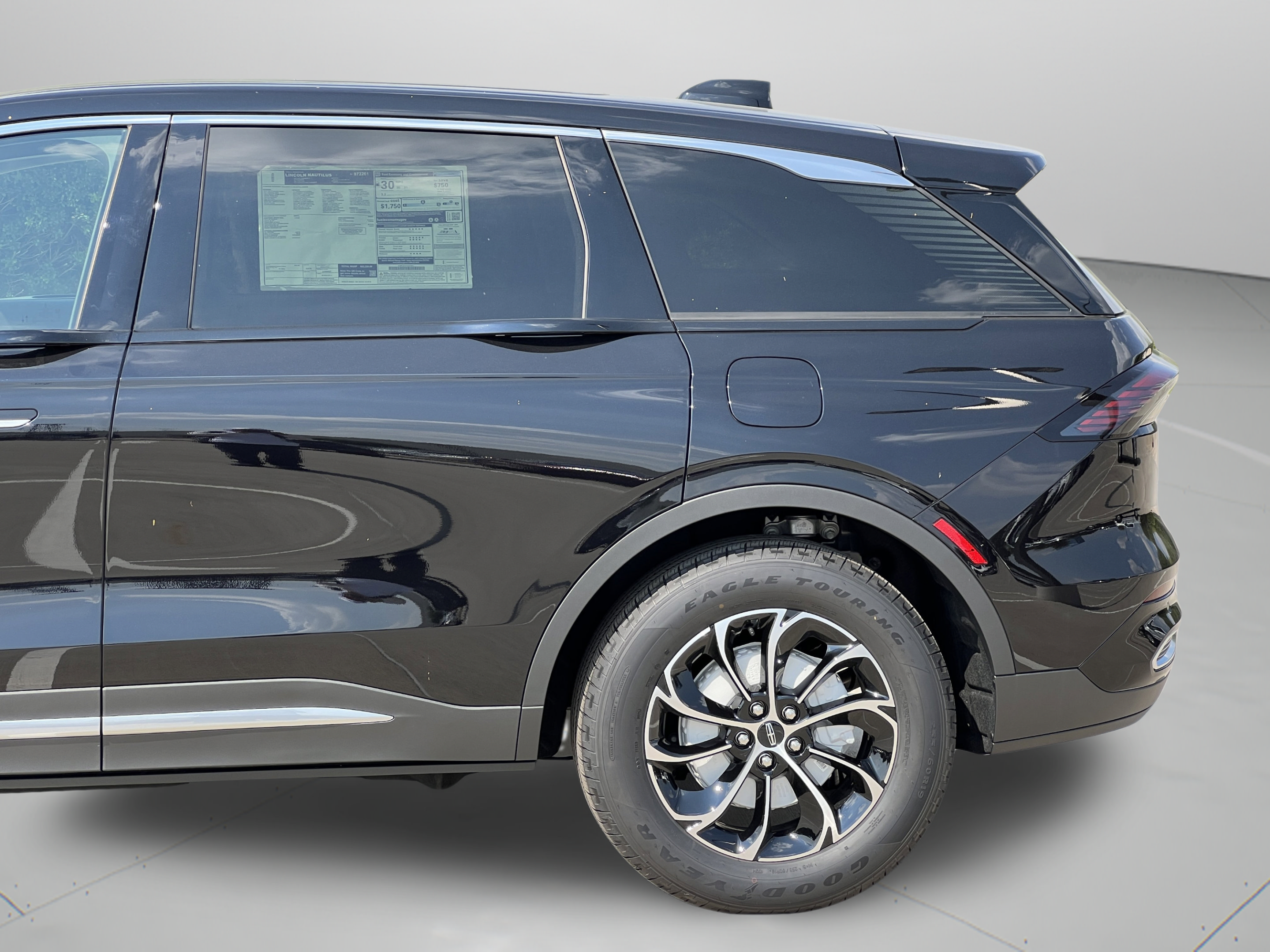 New 2025 Lincoln Nautilus Premier w/ Equipment Group 102A AWD/4WD image 31