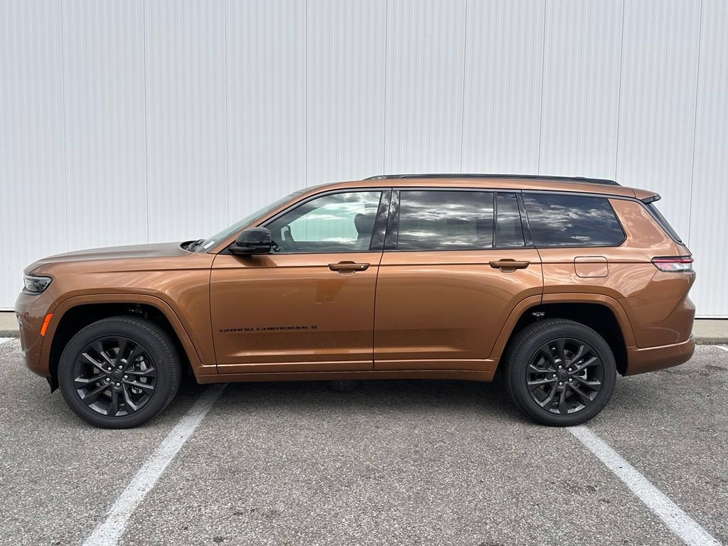 New 2026 Jeep Grand Cherokee L Limited AWD/4WD image 3