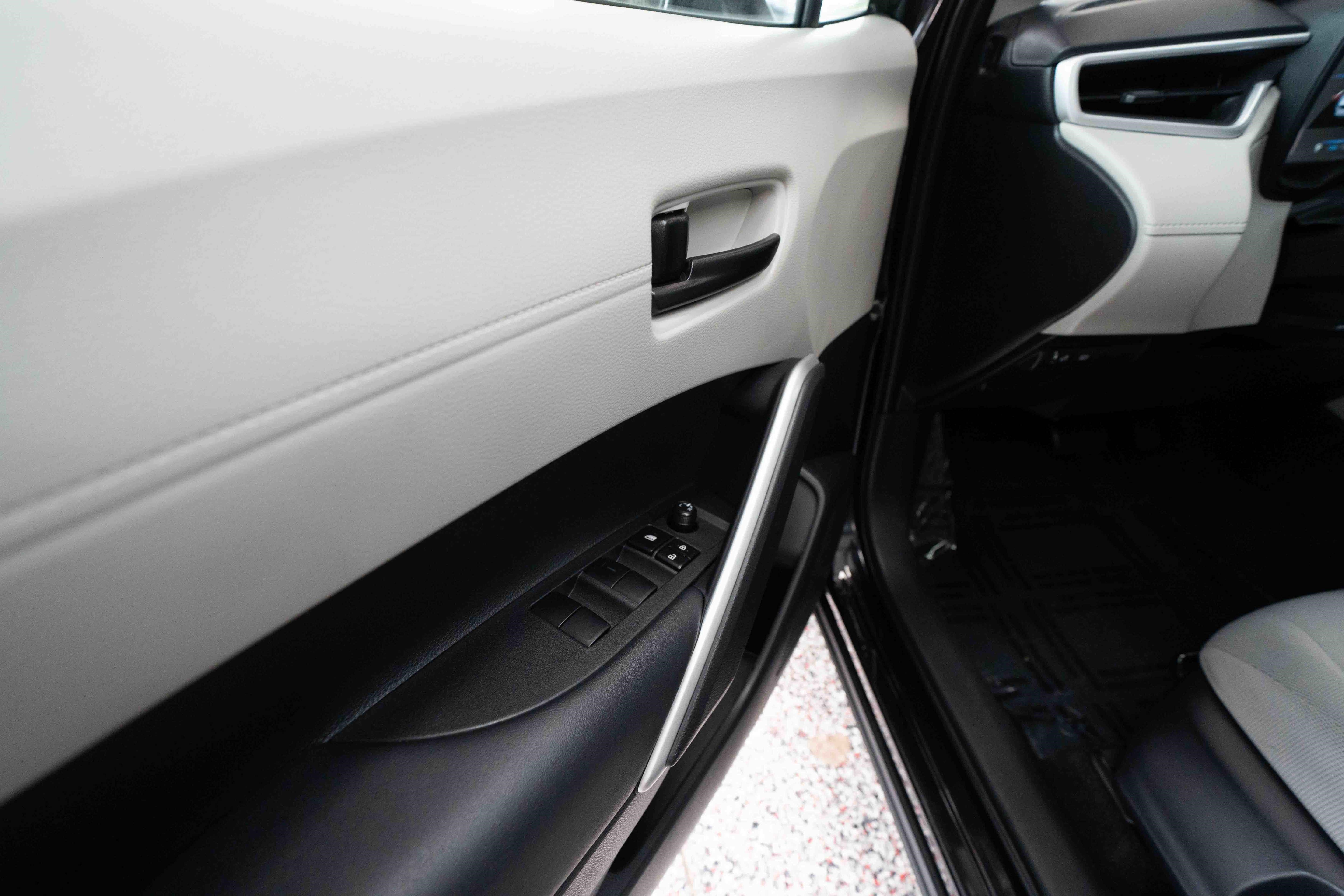 Used 2025 Toyota Corolla Cross L AWD/4WD image 7