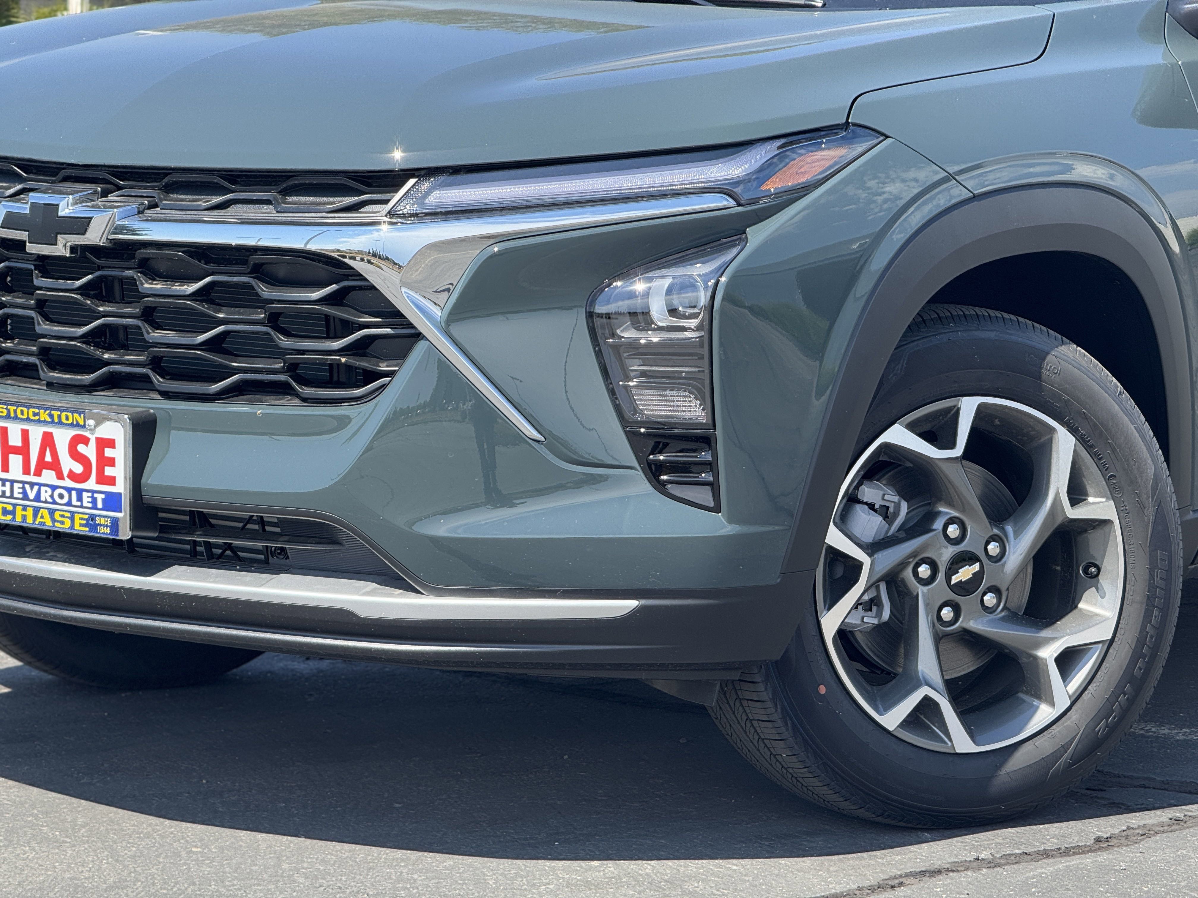 New 2025 Chevrolet Trax LT w/ LT Convenience Package image 3