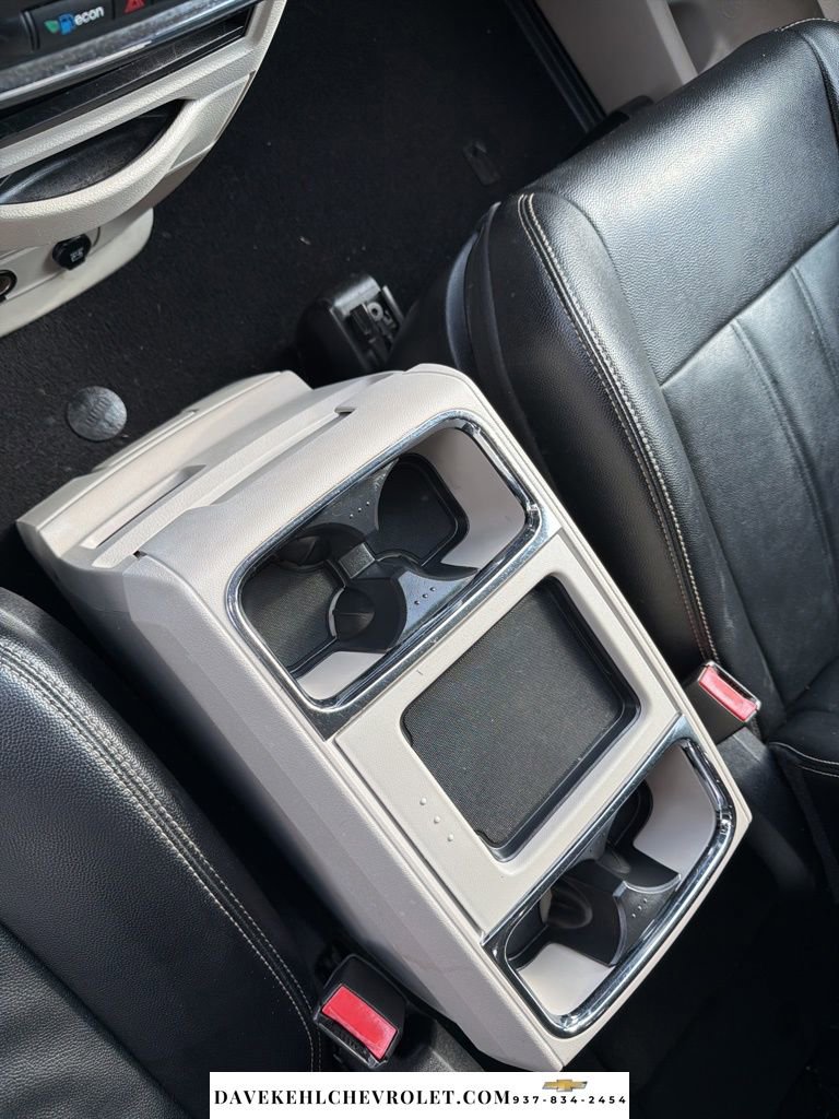 Used 2015 Chrysler Town & Country Touring image 15