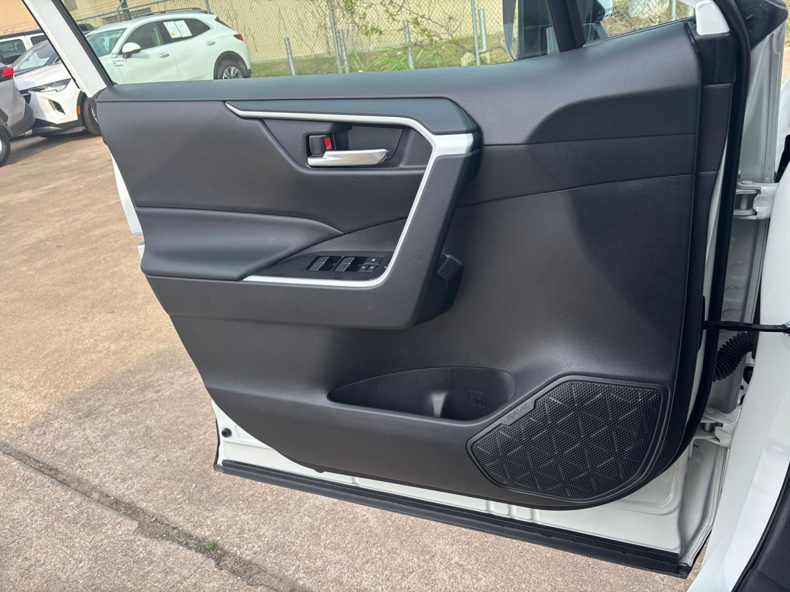 Used 2025 Toyota RAV4 XLE image 20