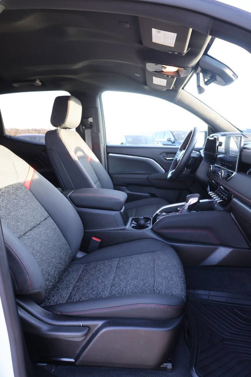 Used 2023 Chevrolet Colorado Z71 w/ Z71 Convenience Package 2 image 15