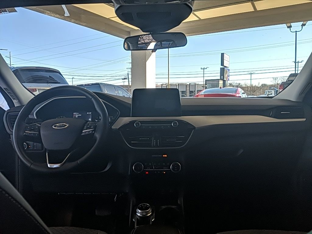 Used 2022 Ford Escape SE w/ SE Sport Appearance Package image 15