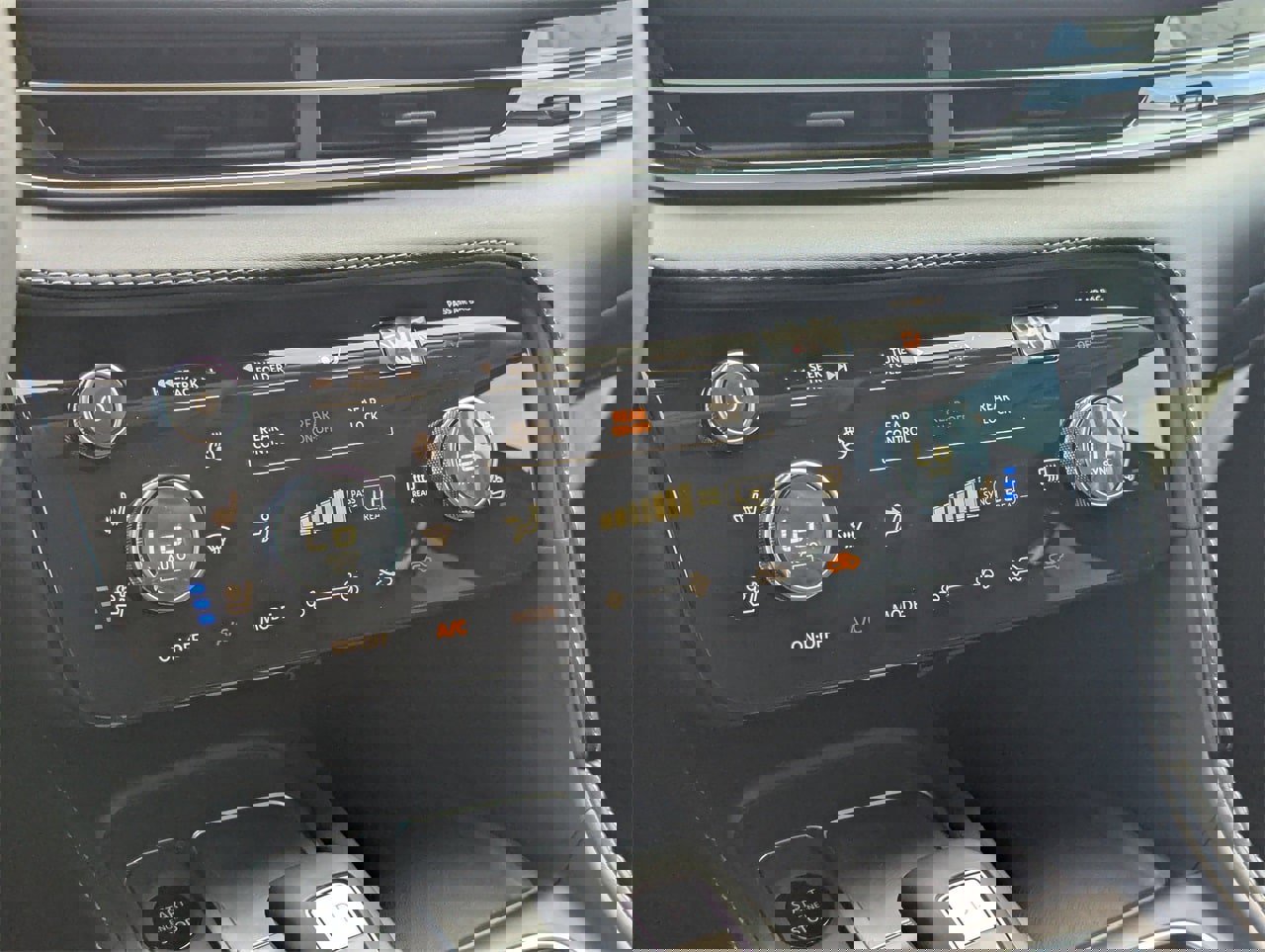 New 2026 INFINITI QX60 Luxe w/ Cargo Package image 17