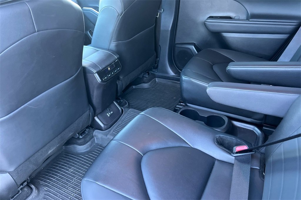 Certified 2025 Toyota Highlander XLE image 14