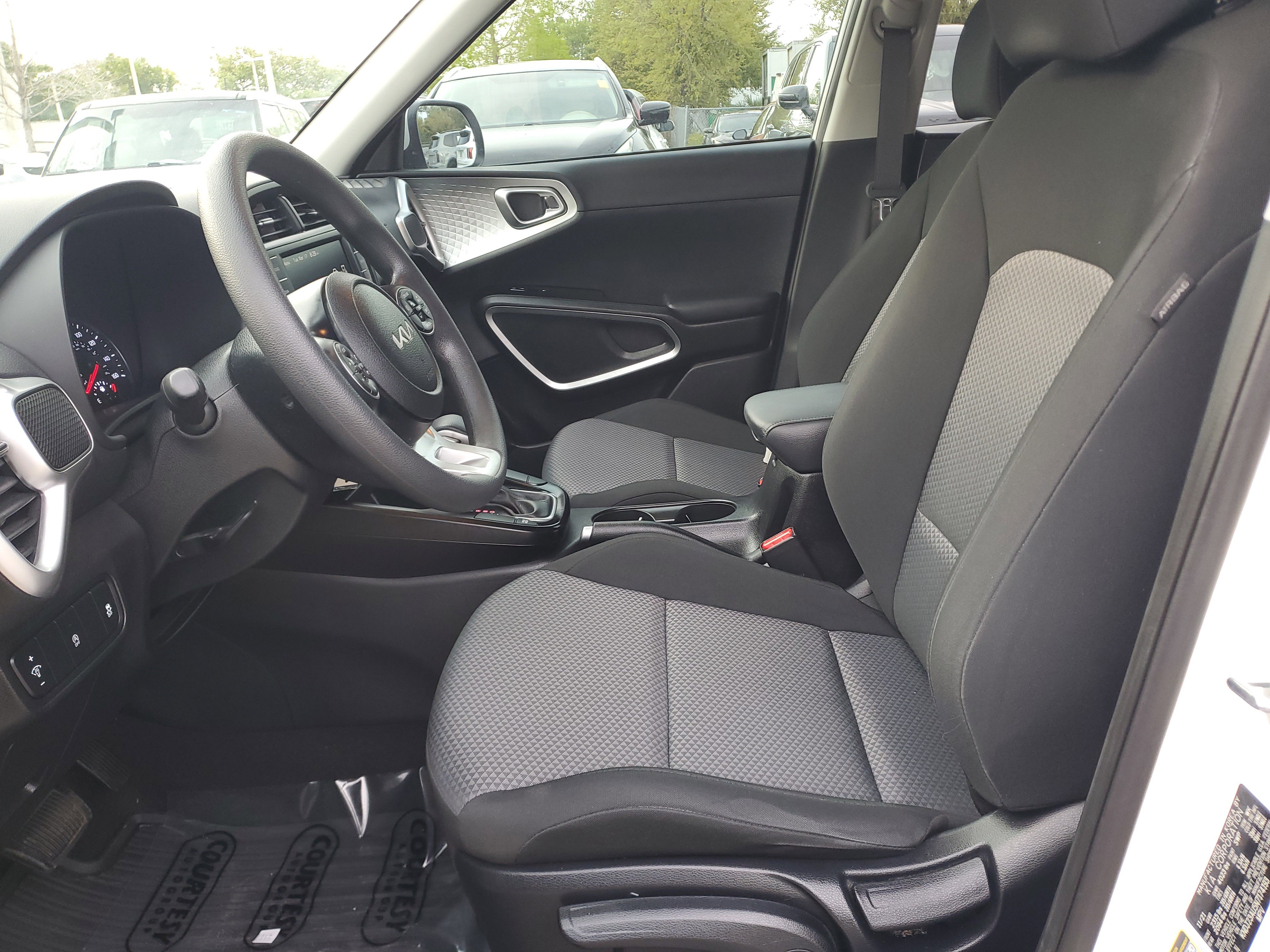 Used 2022 Kia Soul LX image 18