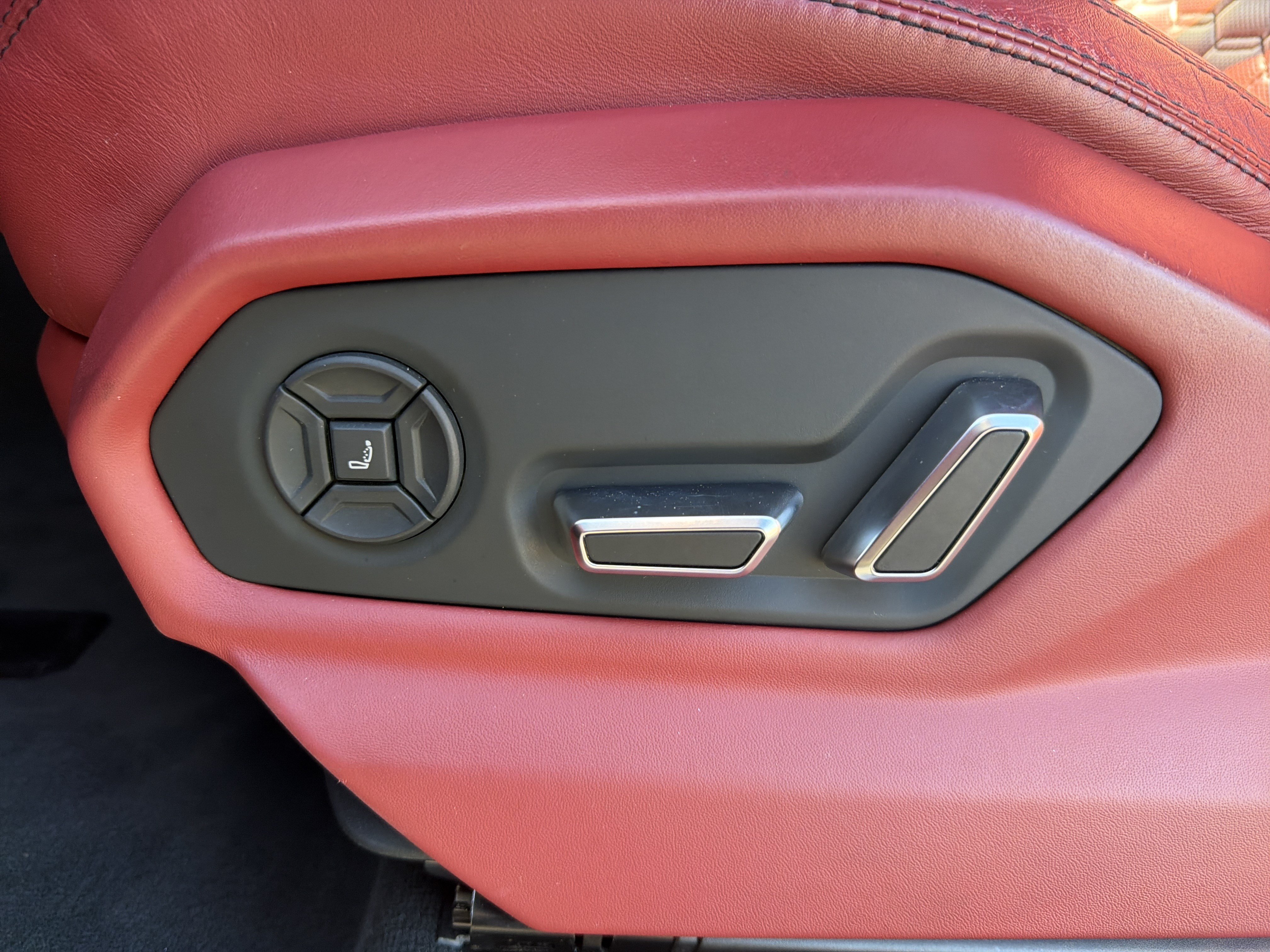 Used 2020 Lamborghini Urus AWD/4WD image 29