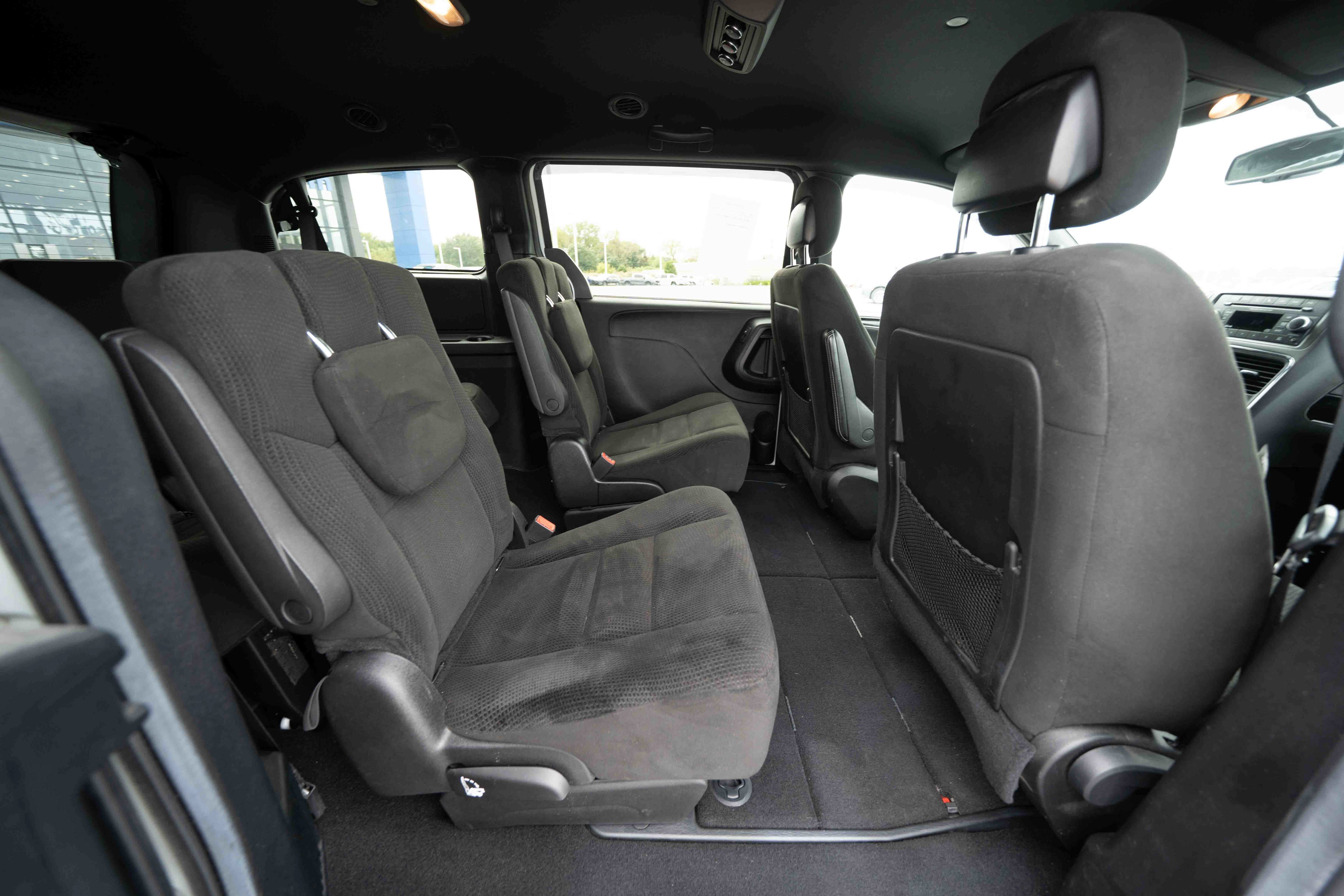 Used 2016 Dodge Grand Caravan SE FWD image 24