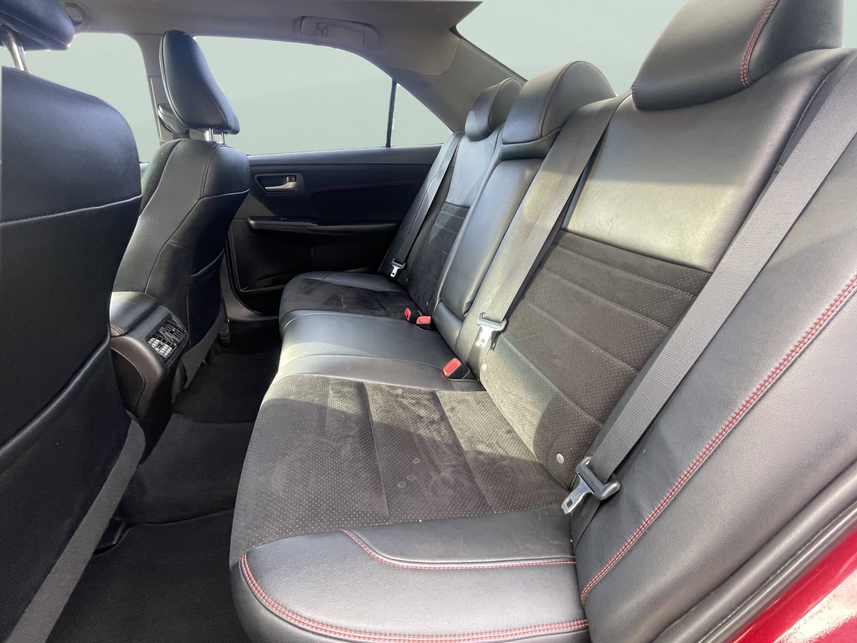 Used 2015 Toyota Camry XSE image 30