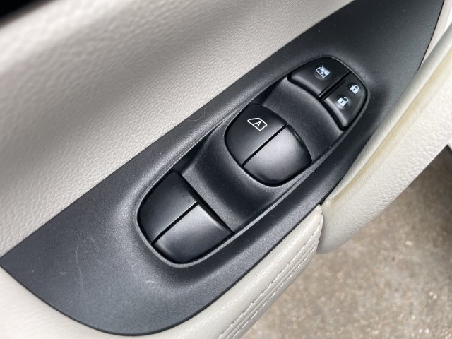 Used 2017 Nissan Rogue Sport SL w/ SL Premium Package FWD image 21