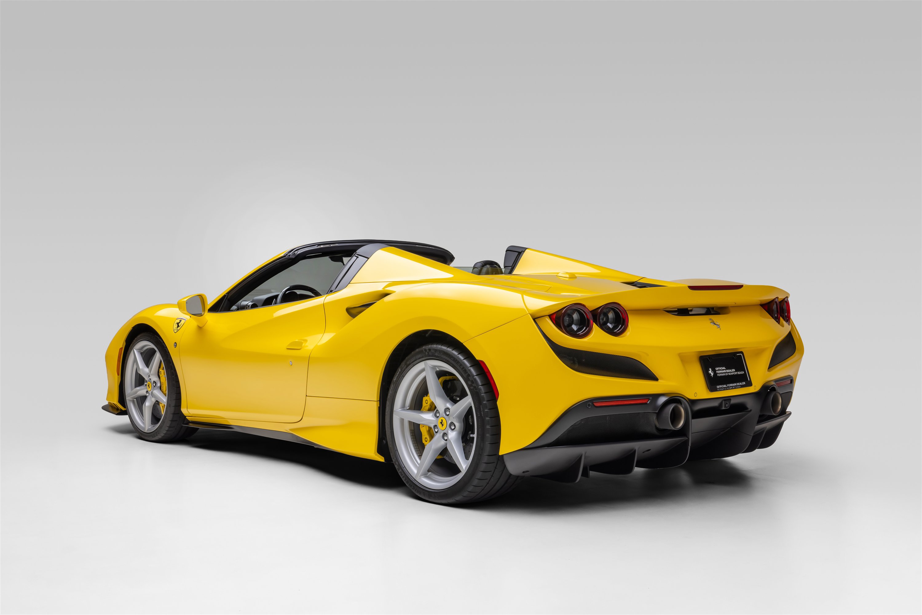 Certified 2022 Ferrari F8 Tributo RWD image 5
