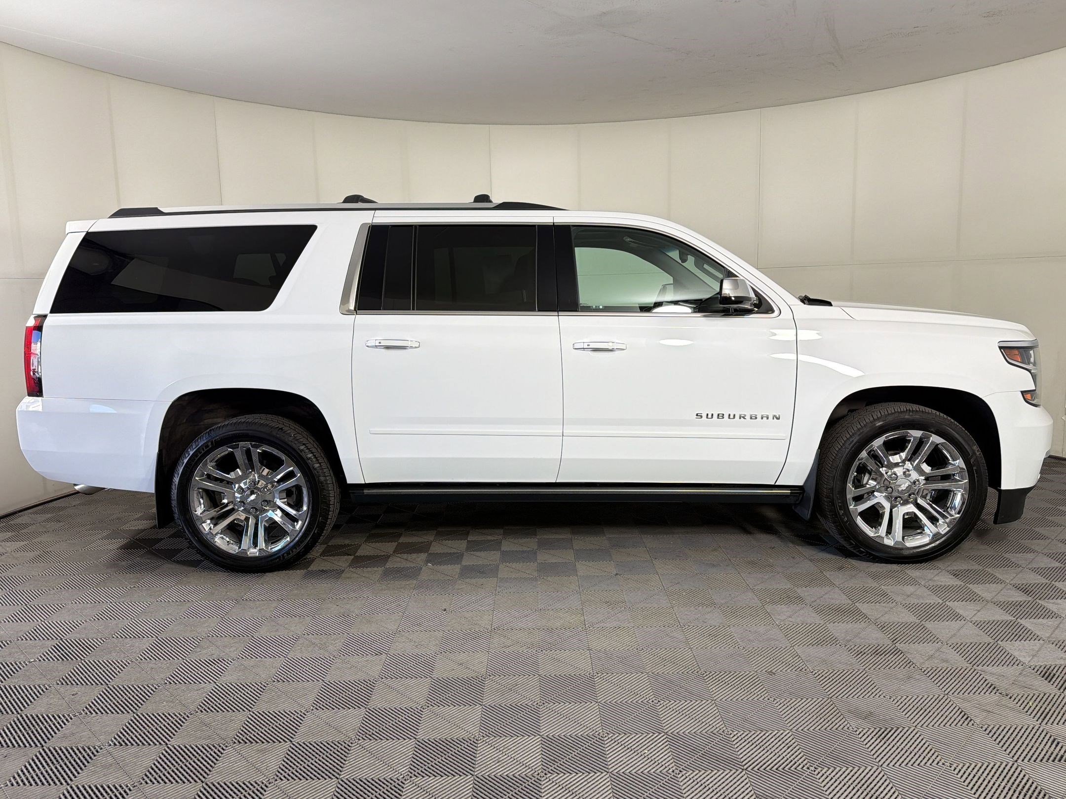 Used 2019 Chevrolet Suburban Premier w/ Premier Plus Edition AWD/4WD image 8