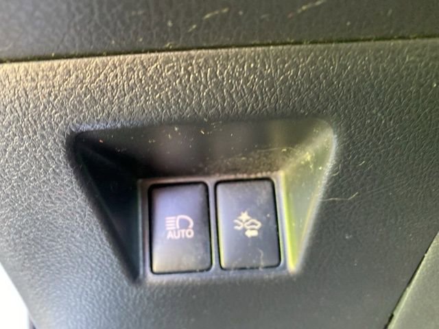 Used 2017 Toyota Yaris L FWD image 23
