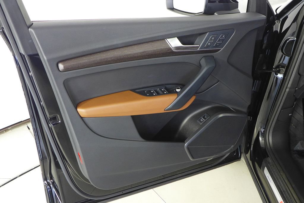 Used 2023 Audi Q5 2.0T Premium w/ Convenience Package image 11