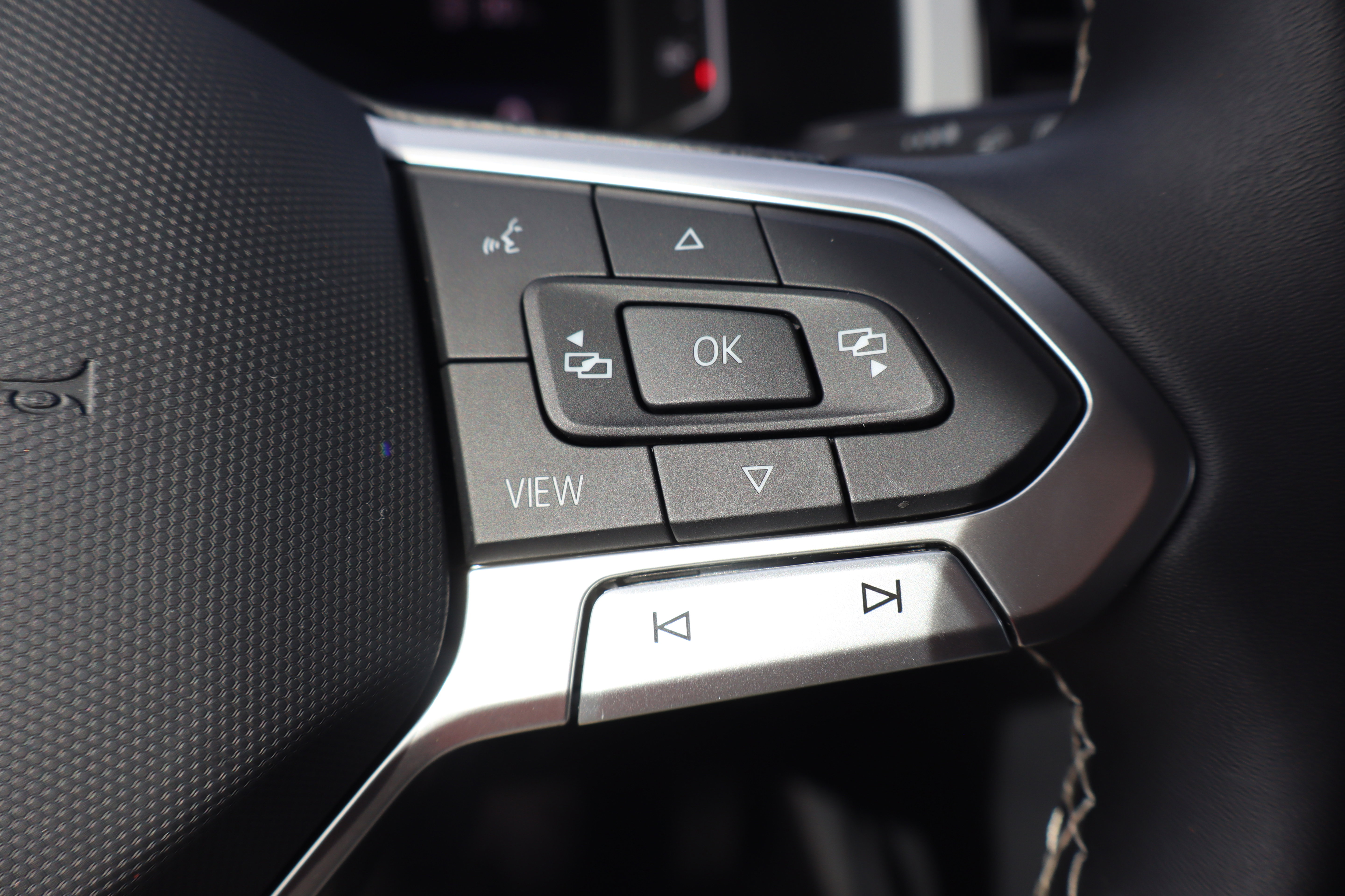 Used 2023 Volkswagen Atlas Cross Sport SE FWD image 18