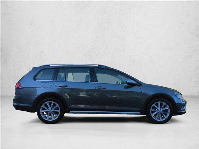 Used 2017 Volkswagen Golf S image 4