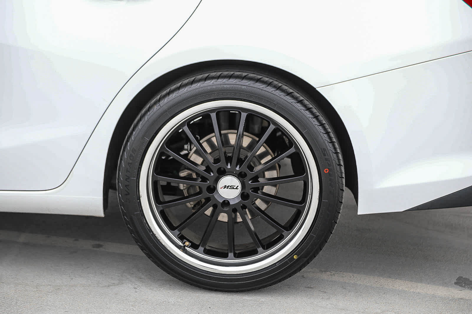 Used 2018 Chevrolet Malibu LT FWD image 11