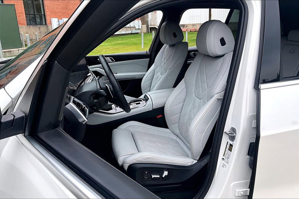 Used 2024 BMW X5 sDrive40i w/ Premium Package image 32
