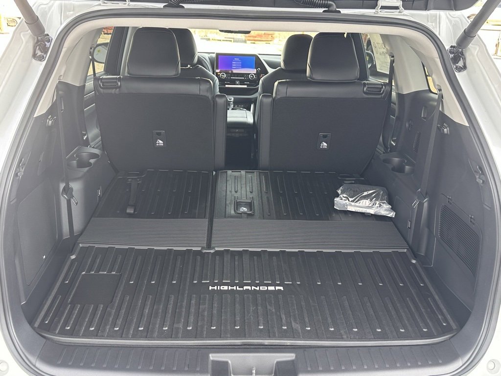 New 2026 Toyota Highlander Limited image 14
