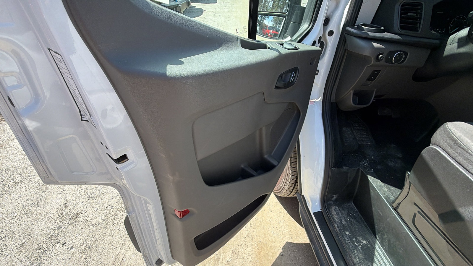 Used 2024 Ford Transit 350 XLT RWD image 14