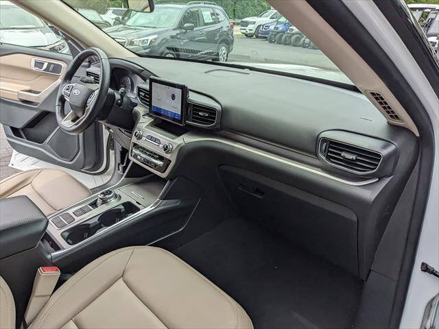 Used 2022 Ford Explorer XLT w/ Equipment Group 202A RWD image 18