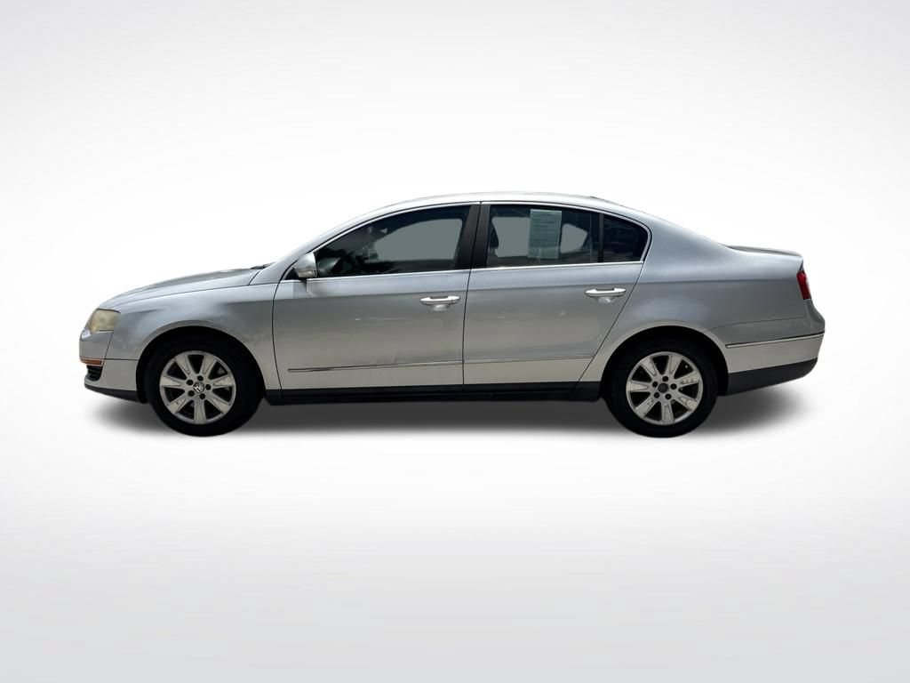Used 2007 Volkswagen Passat 2.0T FWD image 8