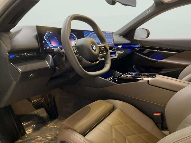 Used 2025 BMW 530i w/ Premium Package RWD image 40
