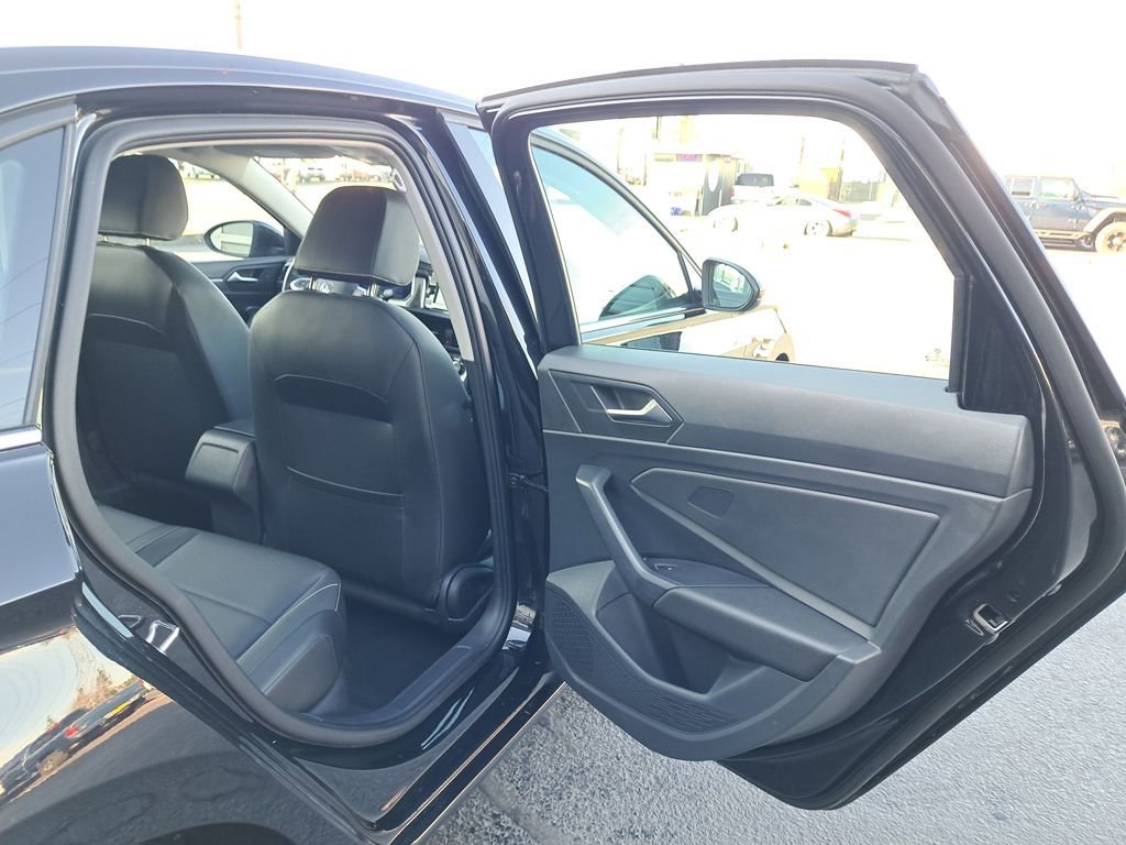 Used 2024 Volkswagen Jetta SE image 14