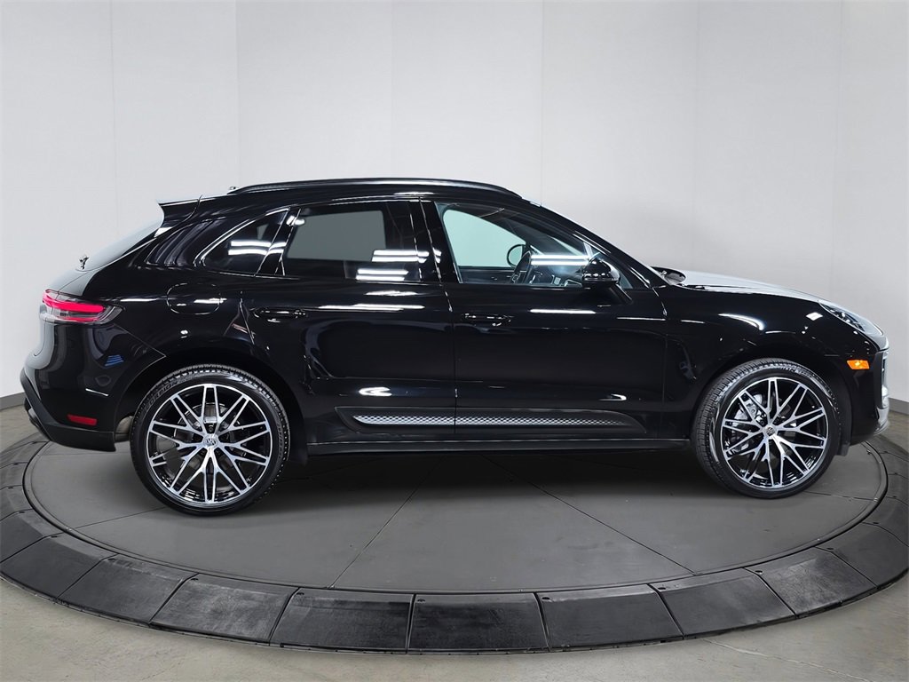 Used 2023 Porsche Macan image 8