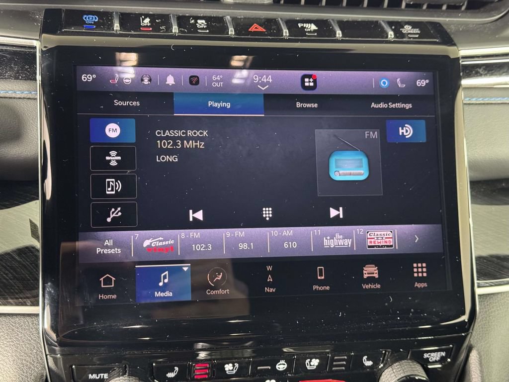 Used 2024 Jeep Grand Cherokee Trailhawk w/ Luxury Tech Group III AWD/4WD image 27