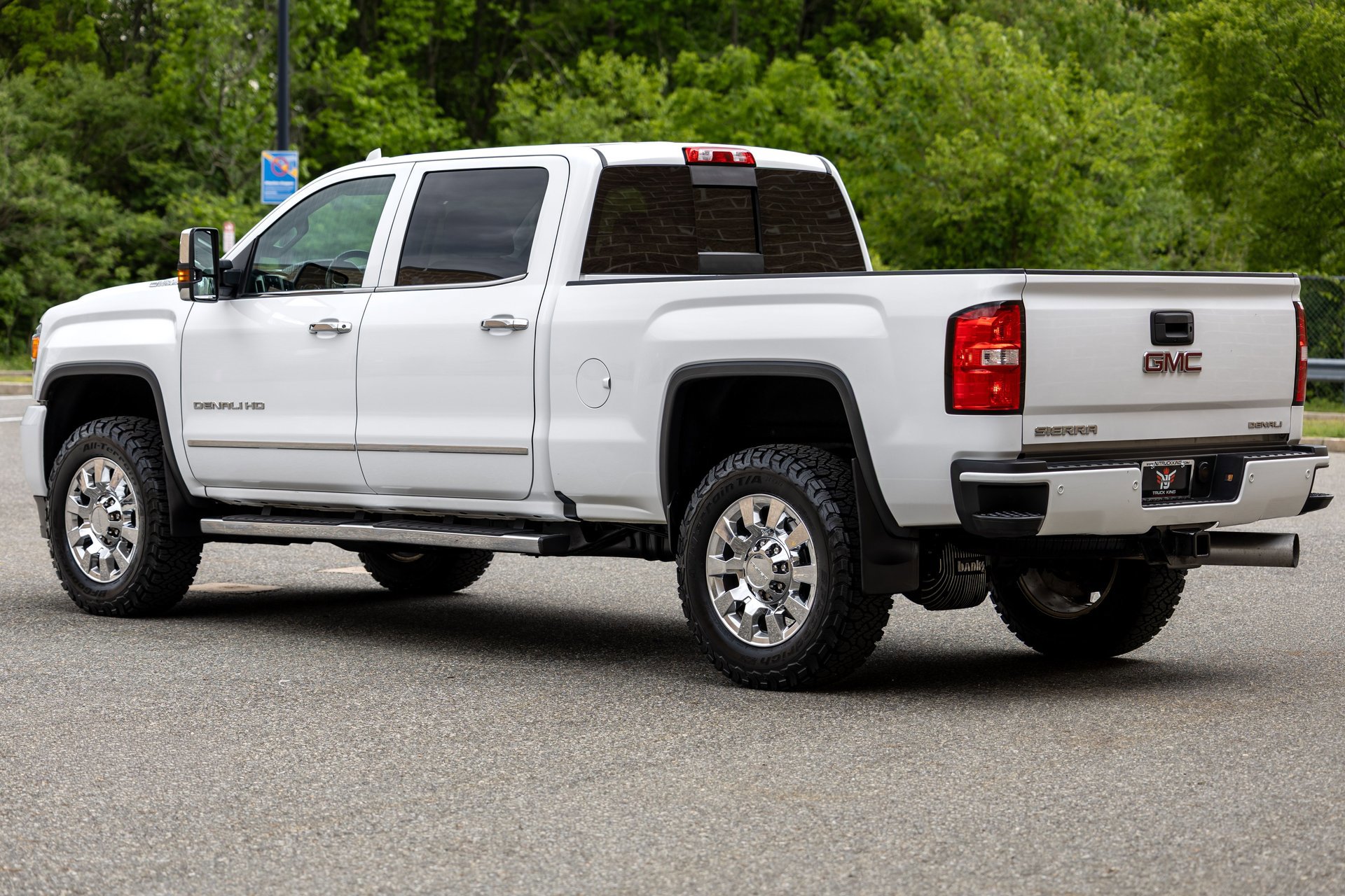 Used 2017 GMC Sierra 2500 Denali w/ Duramax Plus Package AWD/4WD image 10
