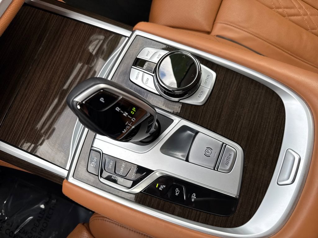 Used 2021 BMW 750i xDrive w/ Executive Package image 24