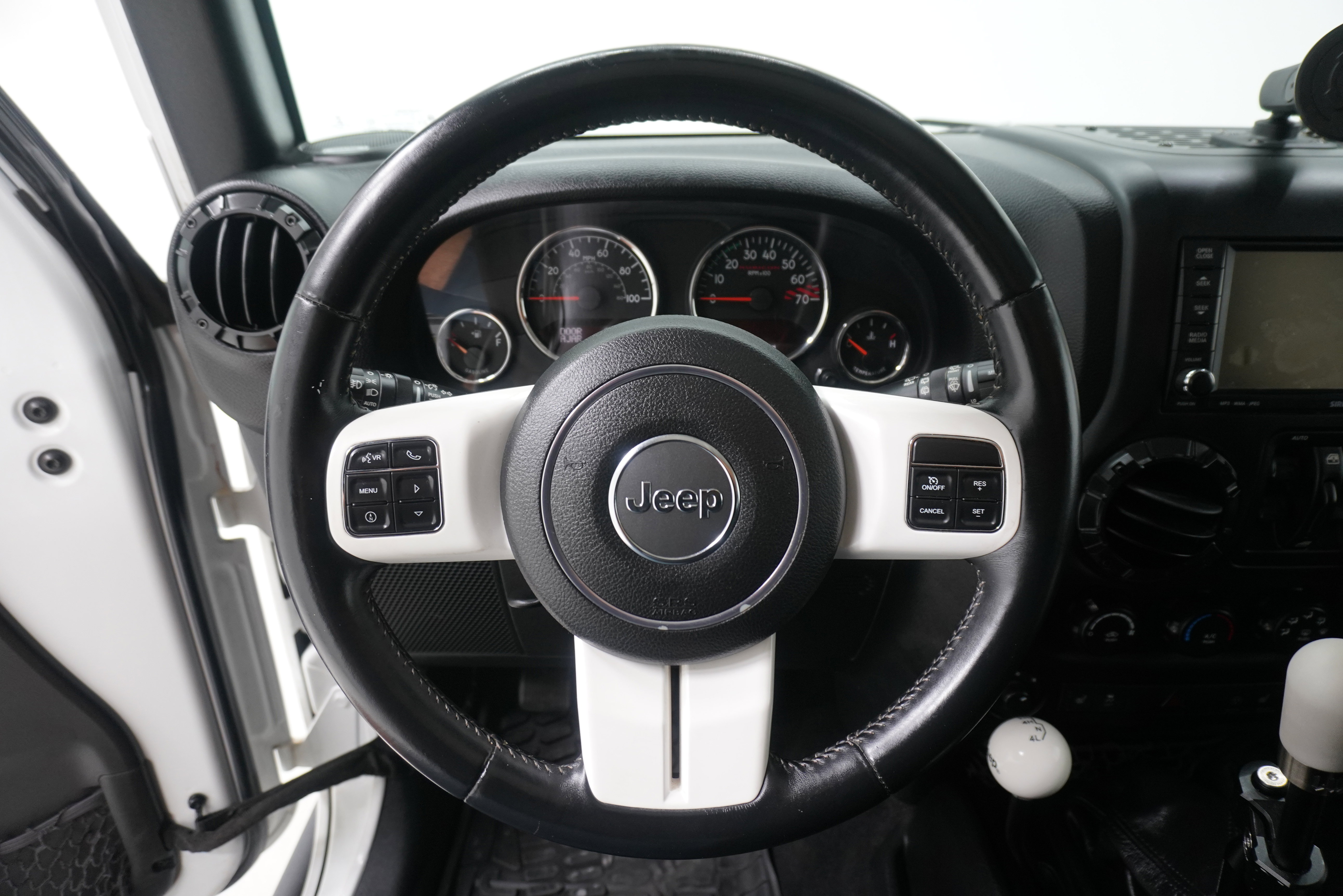 Used 2015 Jeep Wrangler Unlimited Rubicon AWD/4WD image 17