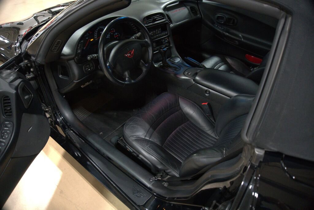 Used 2002 Chevrolet Corvette Convertible w/ Preferred Equipment Group2 image 36