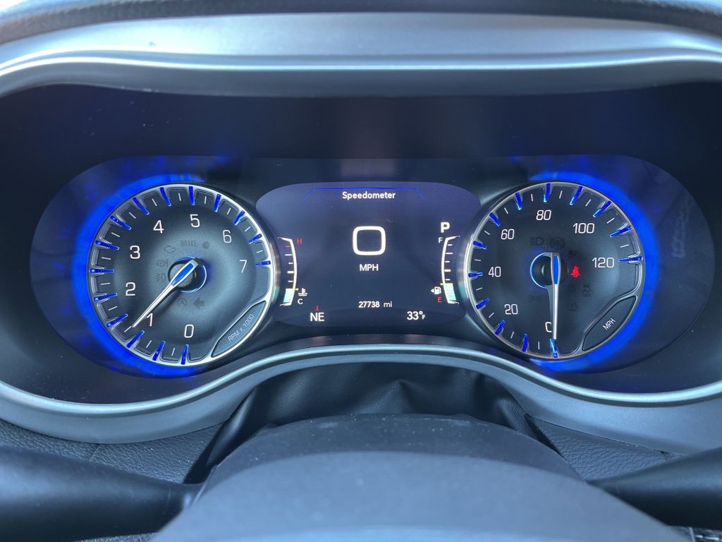 Used 2023 Chrysler Pacifica Touring-L w/ S Appearance Package image 13