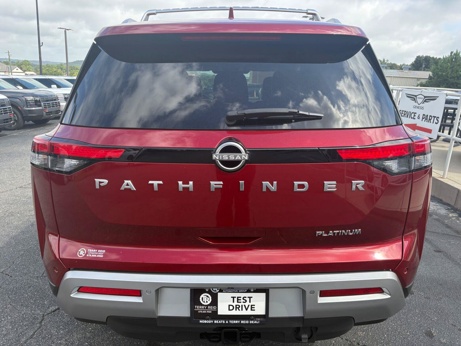 Used 2023 Nissan Pathfinder Platinum FWD image 7