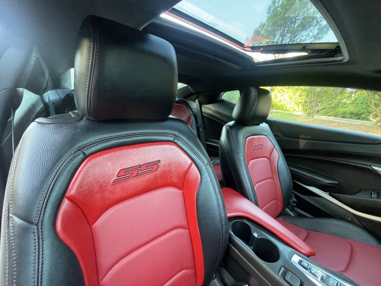 Used 2019 Chevrolet Camaro SS w/ Black Appearance Package RWD image 16
