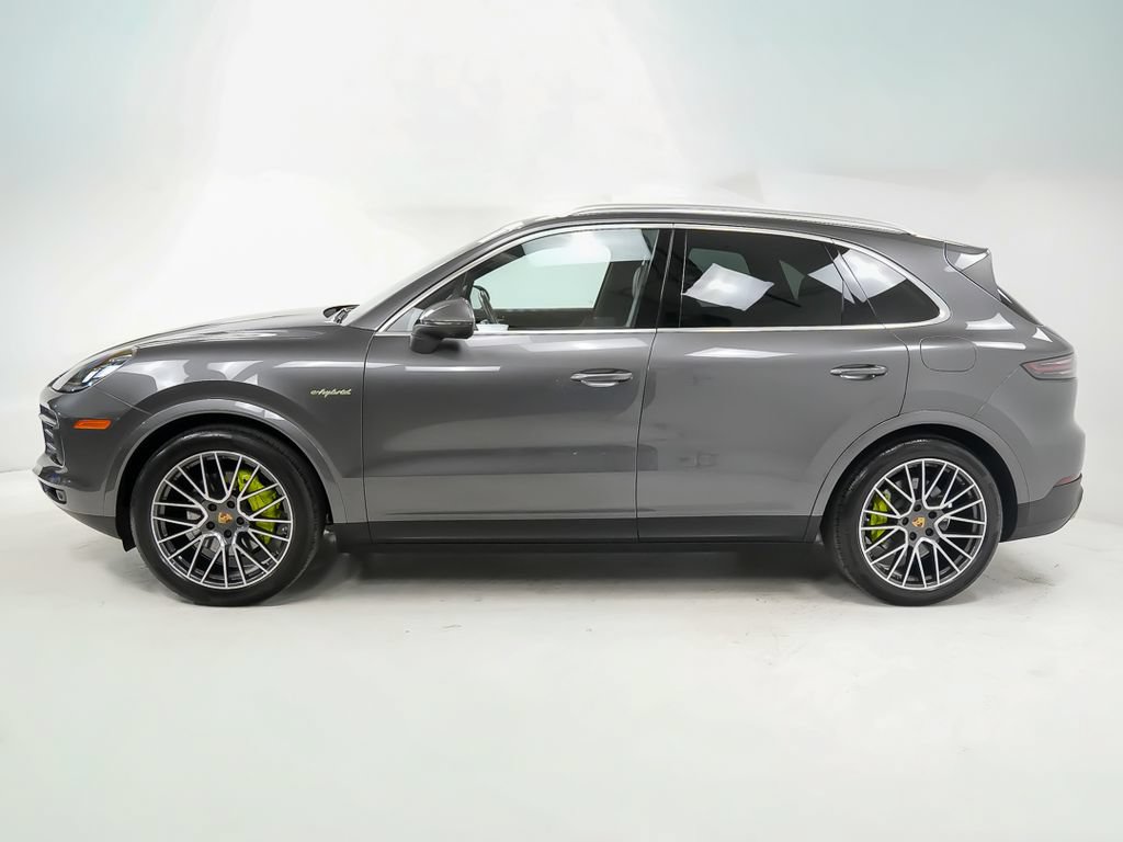 Certified 2022 Porsche Cayenne E-Hybrid AWD/4WD image 2