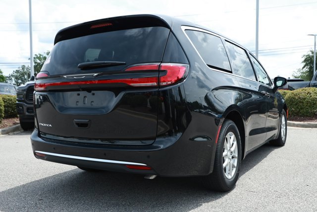 New 2027 Chrysler Pacifica Select FWD image 6