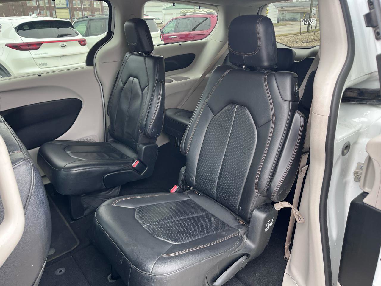 Used 2018 Chrysler Pacifica Touring-L image 15