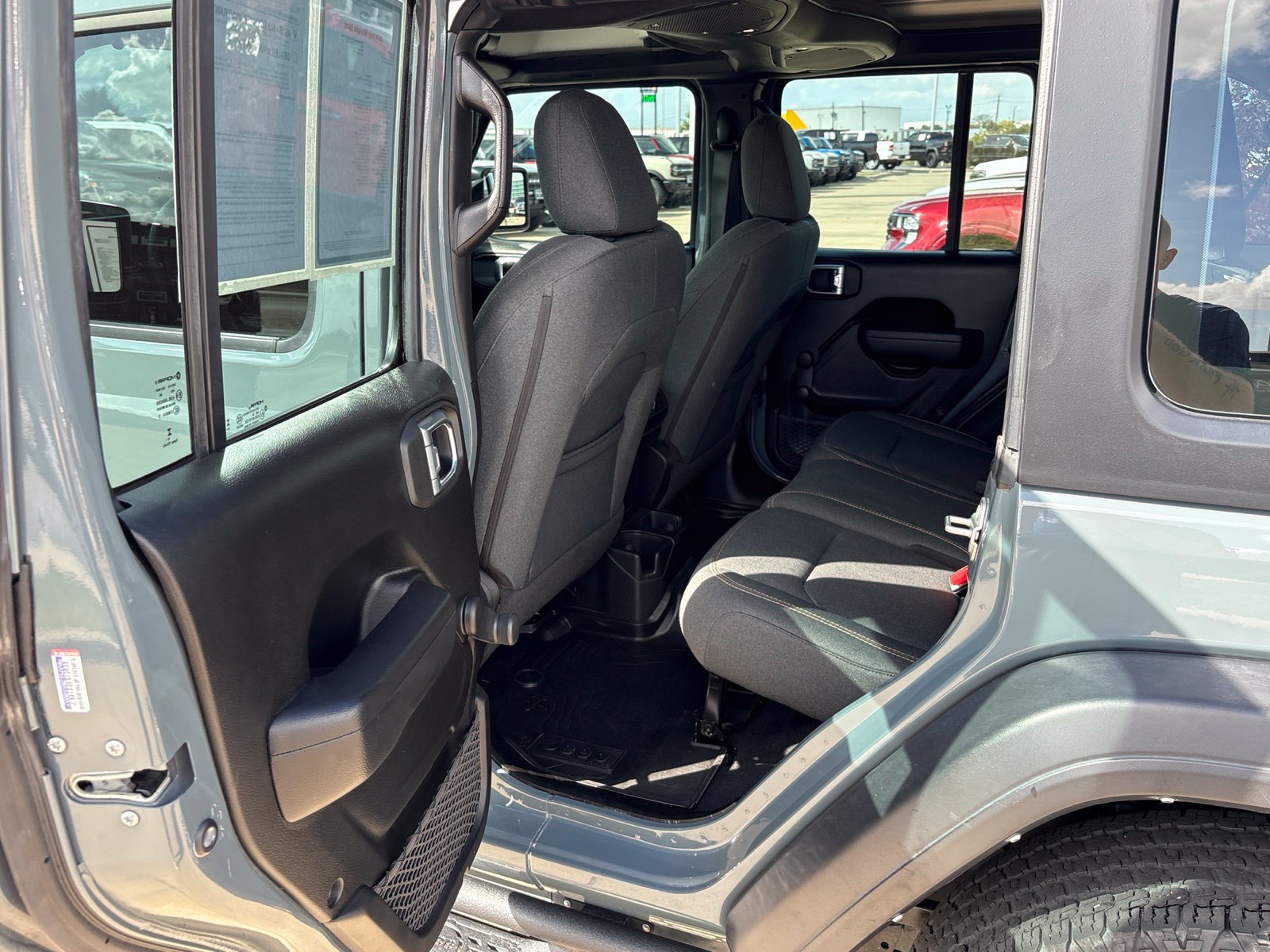 Used 2024 Jeep Wrangler Unlimited Sport AWD/4WD image 12