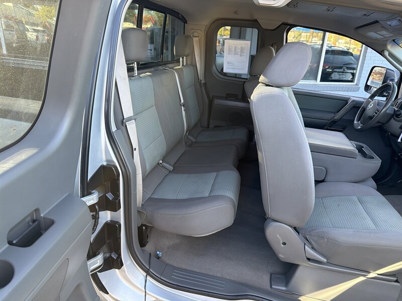 Used 2006 Nissan Titan SE AWD/4WD image 22