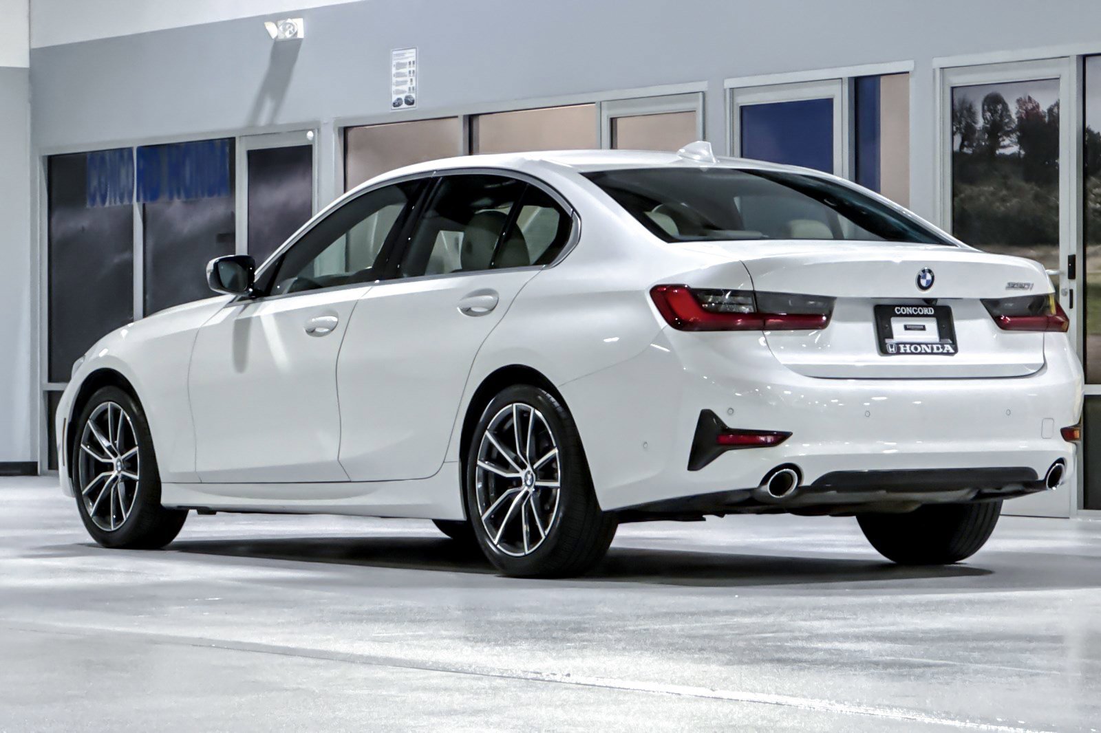 Used 2021 BMW 330i Sedan w/ Premium Package RWD image 3