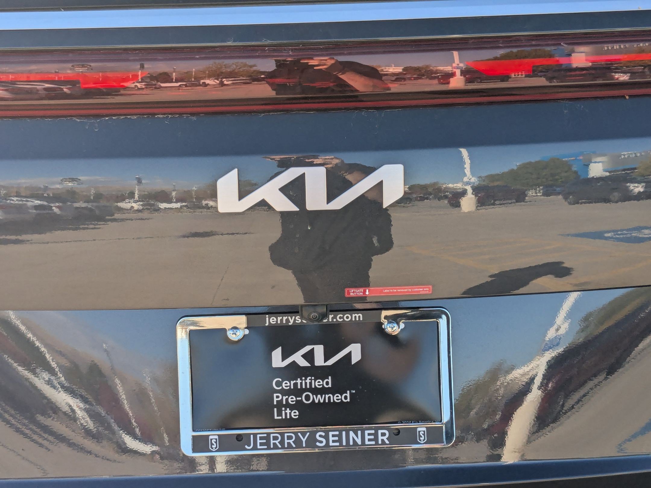 Certified 2025 Kia Carnival LX image 13