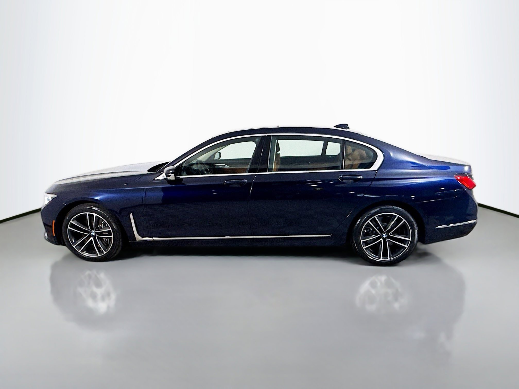 Used 2020 BMW 750i xDrive w/ Executive Package AWD/4WD image 6