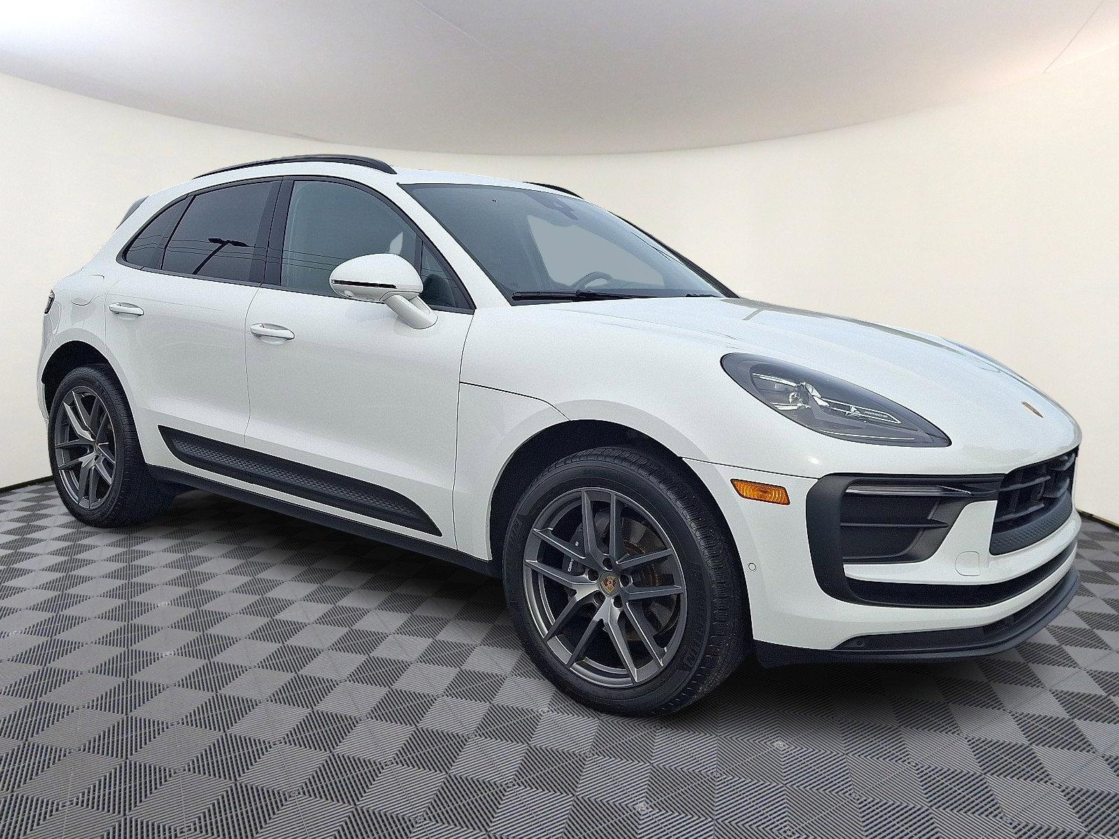 Used 2023 Porsche Macan image 5