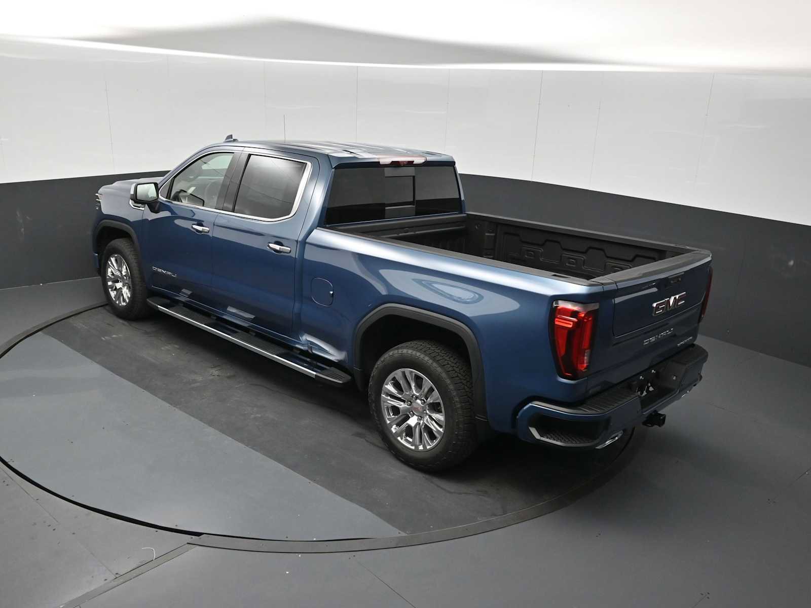 New 2026 GMC Sierra 1500 Denali w/ Technology Package AWD/4WD image 13